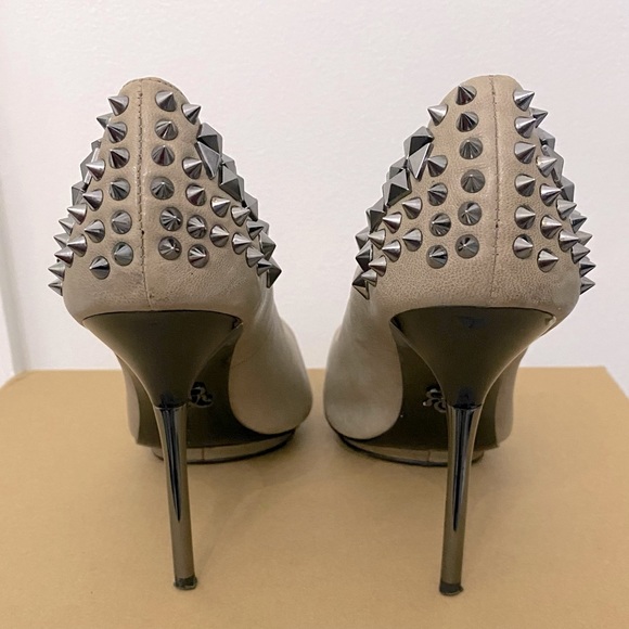 Rock & Republic Grey Spike Heel - Picture 2 of 6